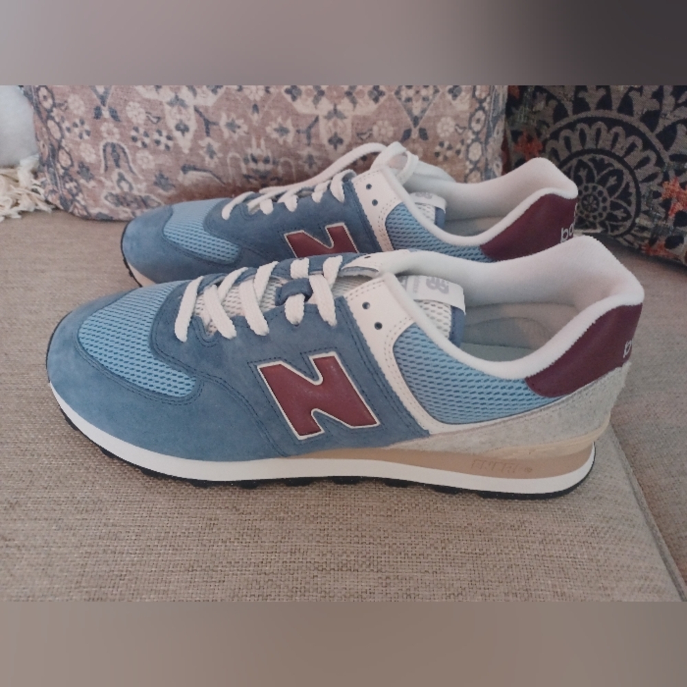 New Balance 574 Unisex Sneakers in Blue and Burgundy - Picture 2 of 8